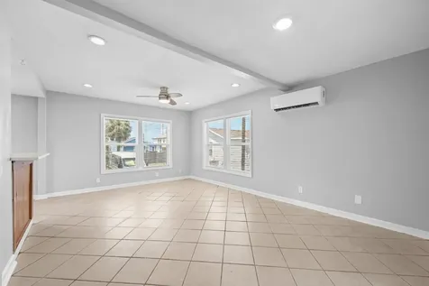 2023 1/2 Hollywood Avenue Galveston TX 77551