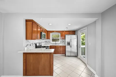 2023 1/2 Hollywood Avenue Galveston TX 77551