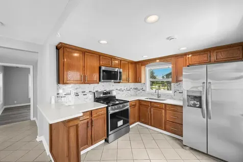 2023 1/2 Hollywood Avenue Galveston TX 77551