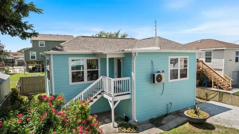 2023 1/2 Hollywood Avenue Galveston TX 77551