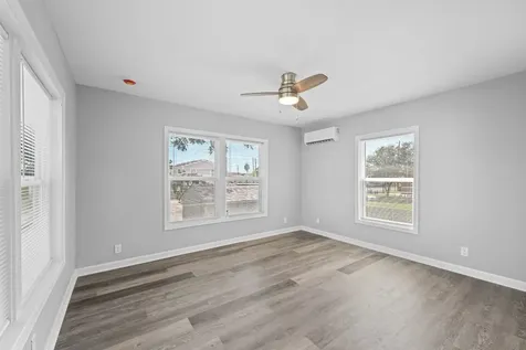 2023 1/2 Hollywood Avenue Galveston TX 77551