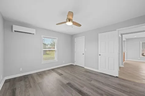 2023 1/2 Hollywood Avenue Galveston TX 77551