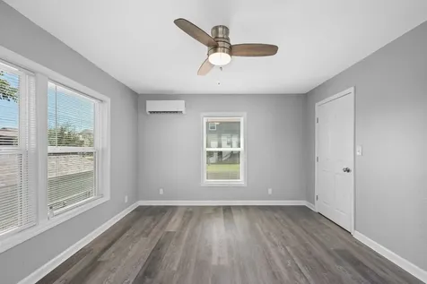 2023 1/2 Hollywood Avenue Galveston TX 77551