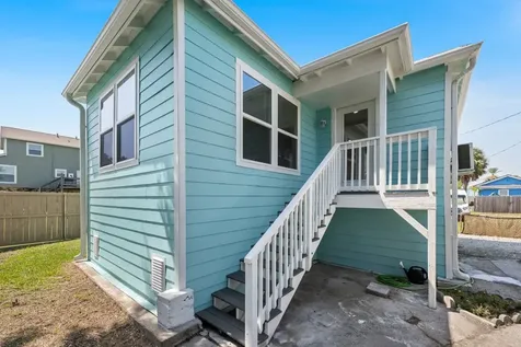 2023 1/2 Hollywood Avenue Galveston TX 77551