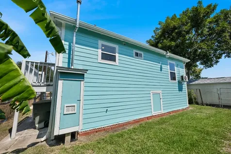 2023 1/2 Hollywood Avenue Galveston TX 77551