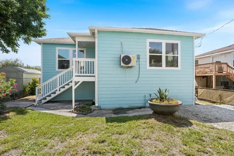 2023 1/2 Hollywood Avenue Galveston TX 77551