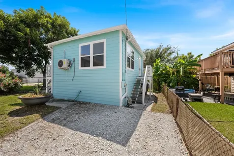 2023 1/2 Hollywood Avenue Galveston TX 77551