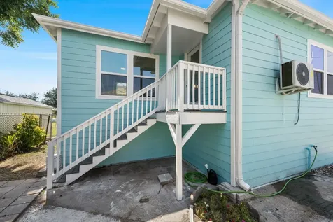 2023 1/2 Hollywood Avenue Galveston TX 77551