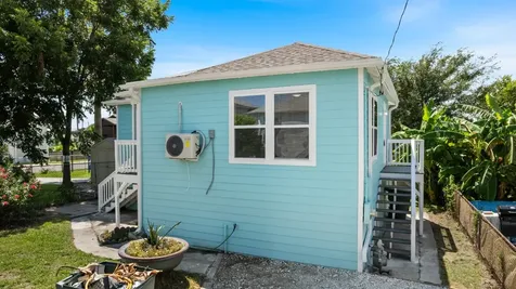 2023 1/2 Hollywood Avenue Galveston TX 77551