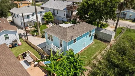 2023 1/2 Hollywood Avenue Galveston TX 77551