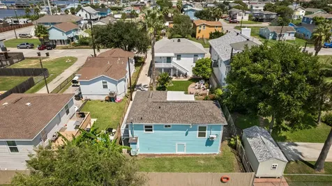 2023 1/2 Hollywood Avenue Galveston TX 77551