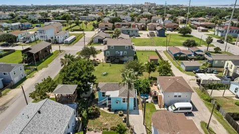 2023 1/2 Hollywood Avenue Galveston TX 77551