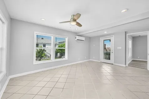 2023 1/2 Hollywood Avenue Galveston TX 77551