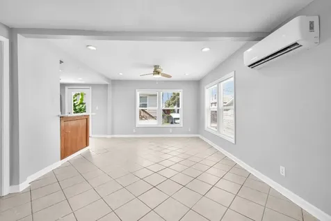 2023 1/2 Hollywood Avenue Galveston TX 77551