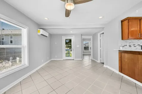 2023 1/2 Hollywood Avenue Galveston TX 77551