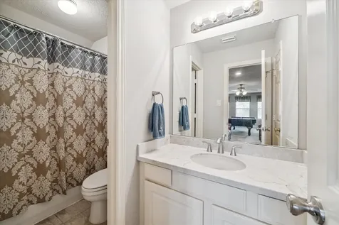 2630 Shady Acres Landing Houston TX 77008