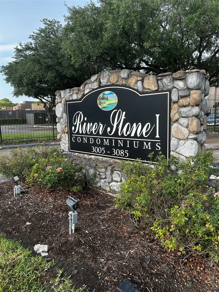 3025 Walnut Bend Lane 18 Houston TX 77042