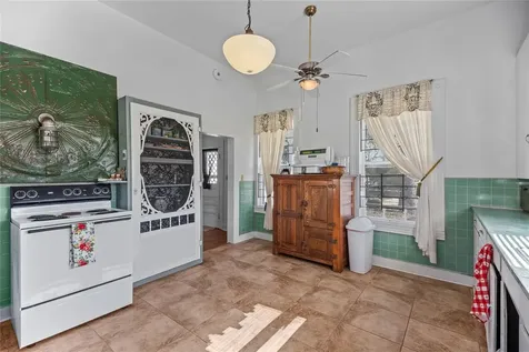 207 W Elder Street Colmesneil TX 75938