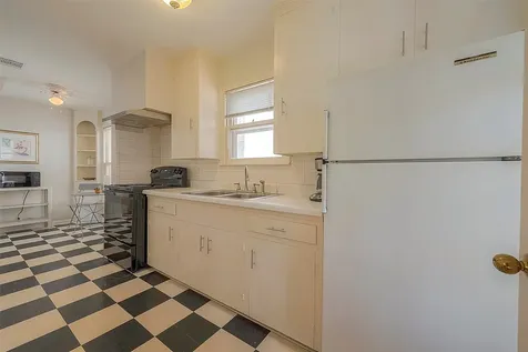 1558 1/2 Castle Court Houston TX 77006