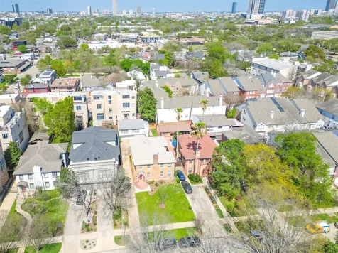 1558 1/2 Castle Court Houston TX 77006