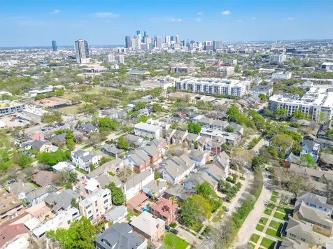 1558 1/2 Castle Court Houston TX 77006