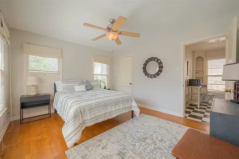 1558 1/2 Castle Court Houston TX 77006