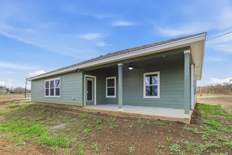 604 Mustang Circle Nixon TX 78140