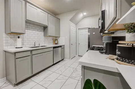 522 N 6th Street La Porte TX 77571