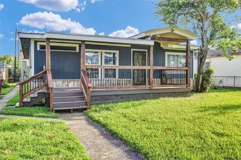 1219 W 5th Street Freeport TX 77541