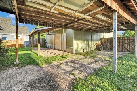 1219 W 5th Street Freeport TX 77541