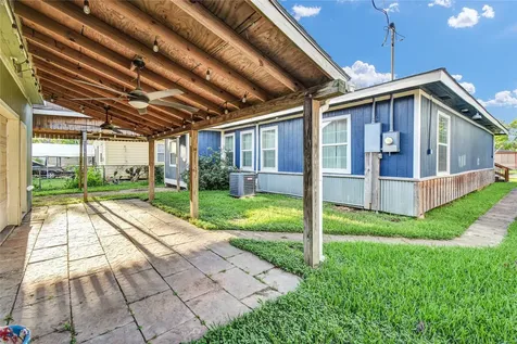 1219 W 5th Street Freeport TX 77541