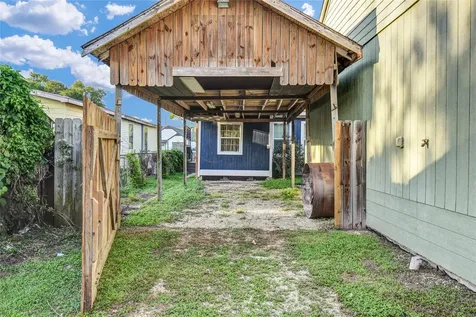 1219 W 5th Street Freeport TX 77541