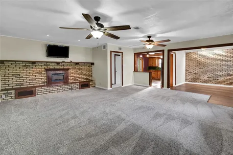 1219 W 5th Street Freeport TX 77541