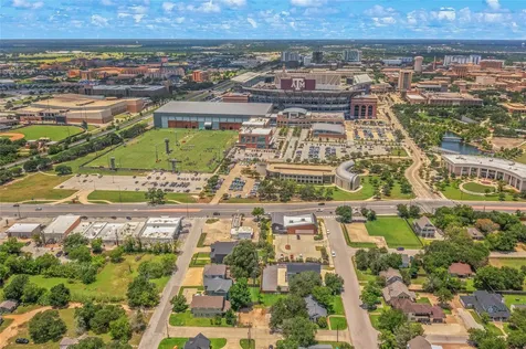 208 Fairview Avenue College Station TX 77840