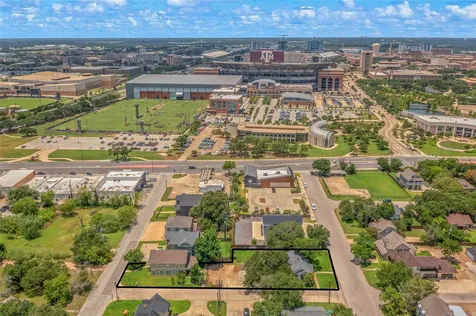 208 Fairview Avenue College Station TX 77840