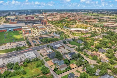 208 Fairview Avenue College Station TX 77840