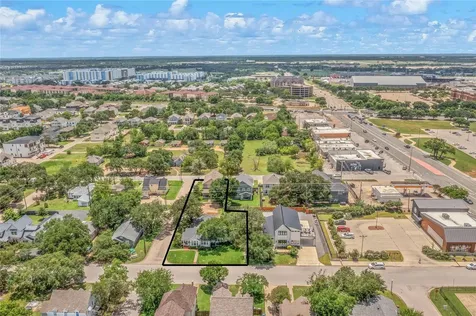 208 Fairview Avenue College Station TX 77840