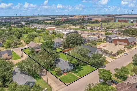 208 Fairview Avenue College Station TX 77840