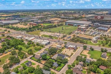 208 Fairview Avenue College Station TX 77840