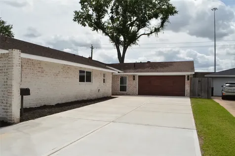 418 Briar Hill Drive Houston TX 77042