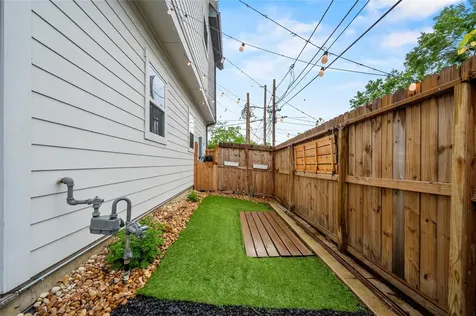 2105 Sam Wilson Street A Houston TX 77020