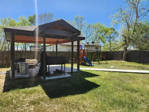 1011 W 5th Street El Campo TX 77437