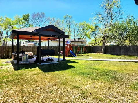 1011 W 5th Street El Campo TX 77437