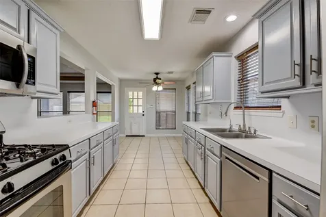 6123 Old Farmhouse Lane Katy TX 77449