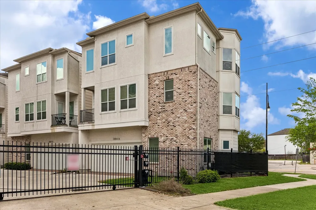 2004 Rosedale Street A Houston TX 77004