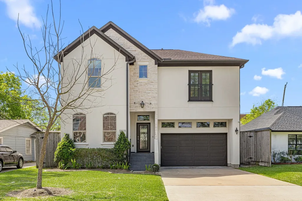 5119 Locust Street Bellaire TX 77401