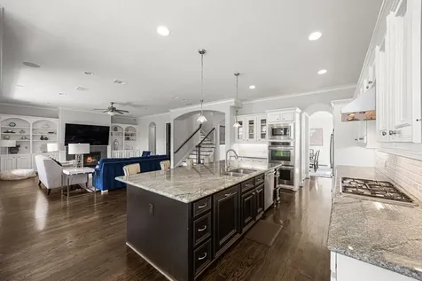 5119 Locust Street Bellaire TX 77401