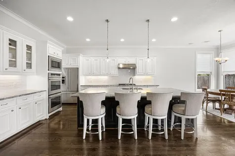 5119 Locust Street Bellaire TX 77401