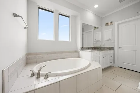 5119 Locust Street Bellaire TX 77401
