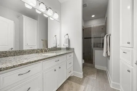 5119 Locust Street Bellaire TX 77401